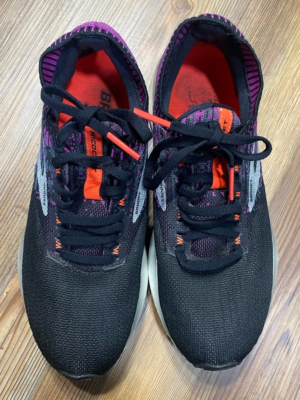 Brooks Ricochet Shoes - Picture 4 of 9